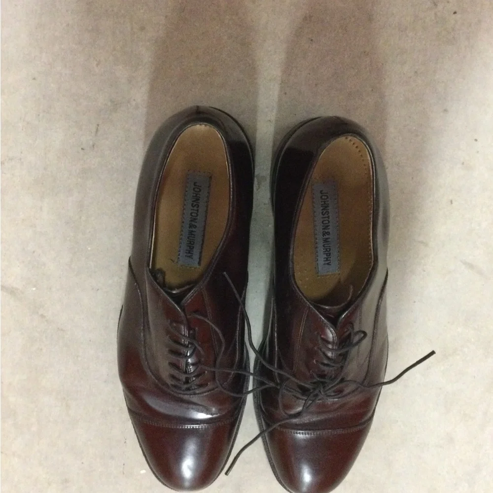 Johnston & Murphy Men’s Dark Brown Leather Cap-Toe Oxfords